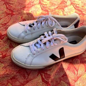 Veja trainers . Fun n comfie!